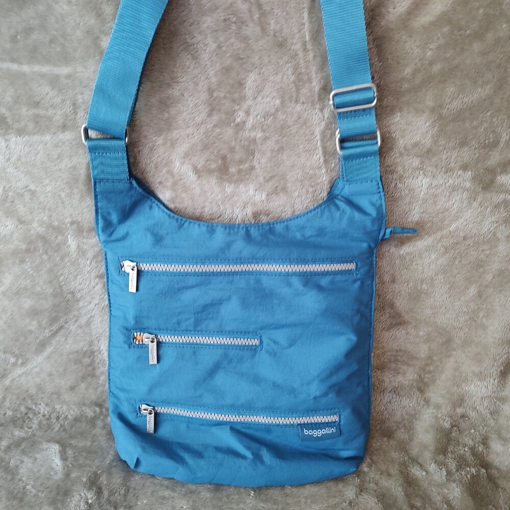 Like-New Authentic Baggalini Triple Front Zip Teal and Orange Crossbody Bag
